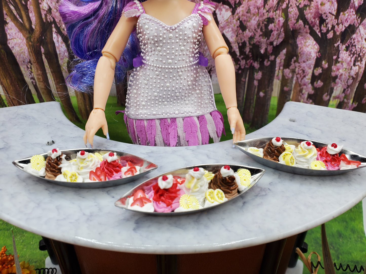 dolls with banana split boats